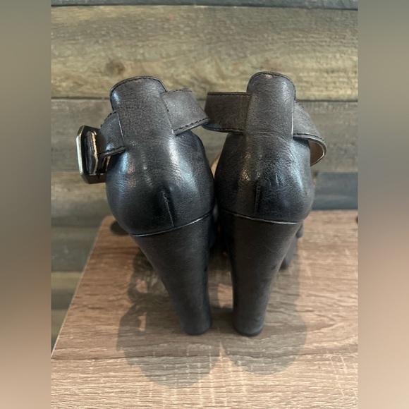 Frye Catrin Trapunto Platform Strapy
Gladiator Heels Sandals Gray Leather Sz 6.5 - Picture 15 of 15